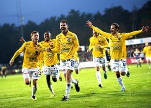 Falkenberg firar att de håller sig kvar i Allsvenskan.